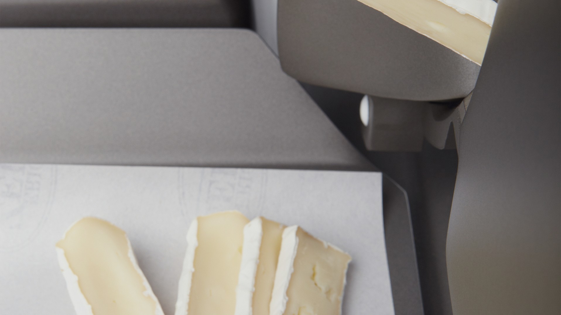 vs12_w_detail_slicing_brie_image_w958_retina